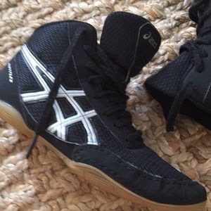 ASICS wrestling shoe